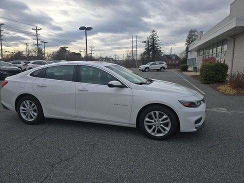 Used 2017 Chevrolet Malibu LT image 6