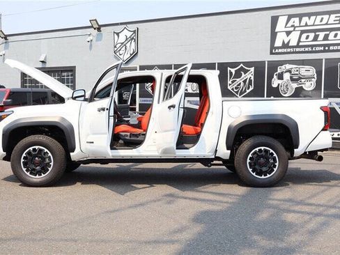 Used 2024 Toyota Tacoma TRD Off-Road AWD/4WD image 34