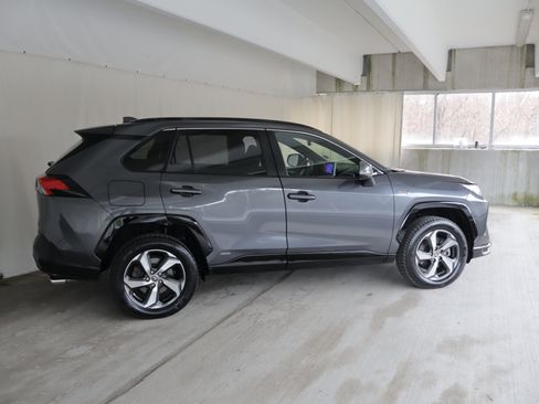 Used 2023 Toyota RAV4 SE w/ Weather & Moonroof Package image 6