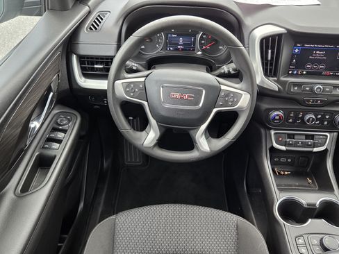 Used 2024 GMC Terrain SLE w/ Driver Convenience Package FWD image 5