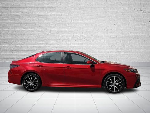 Used 2024 Toyota Camry SE FWD image 5