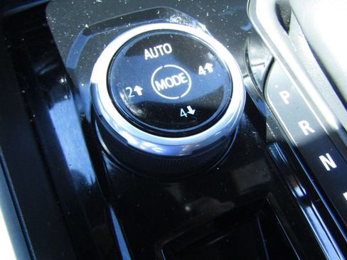 Used 2023 Chevrolet Colorado ZR2 w/ ZR2 Convenience Package III image 31