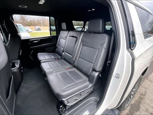 Used 2025 Chevrolet Suburban Z71 AWD/4WD image 22