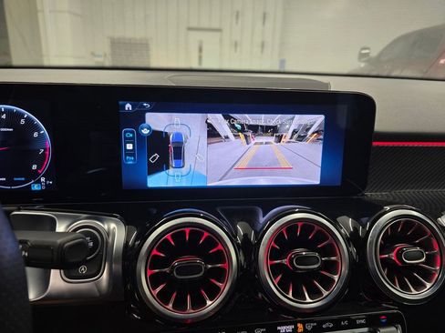 Used 2025 Mercedes-Benz GLB 35 AMG 4MATIC image 23