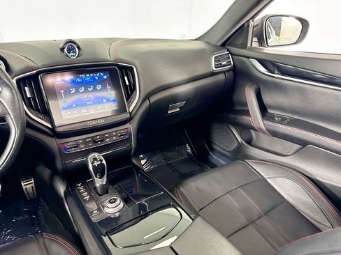 Used 2018 Maserati Ghibli S GranSport image 30