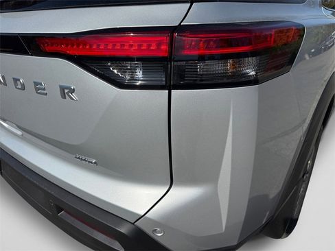 New 2025 Nissan Pathfinder SV image 19