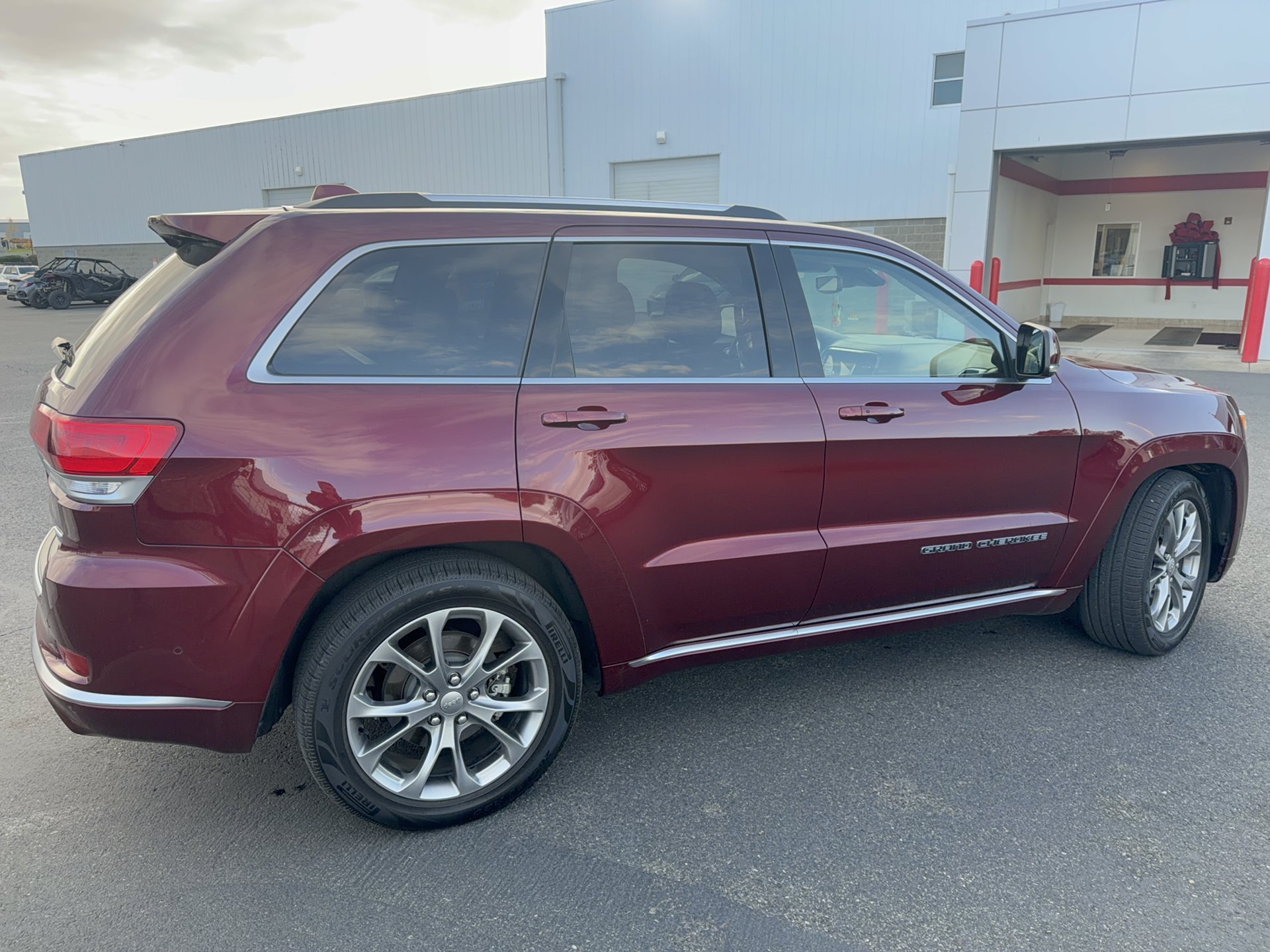 Used 2021 Jeep Grand Cherokee Summit w/ Platinum Series Group AWD/4WD image 2