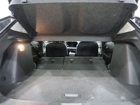 Used 2025 Chevrolet Trax LT FWD image 26
