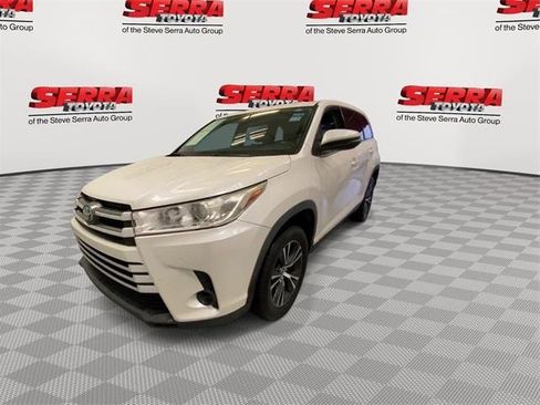Used 2019 Toyota Highlander LE image 5