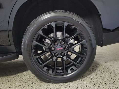 Used 2024 GMC Yukon SLT w/ SLT Luxury Package AWD/4WD image 9