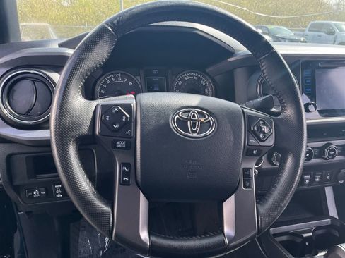 Used 2018 Toyota Tacoma TRD Off-Road AWD/4WD image 16