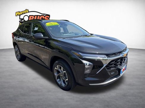 Used 2025 Chevrolet Trax LT FWD image 7