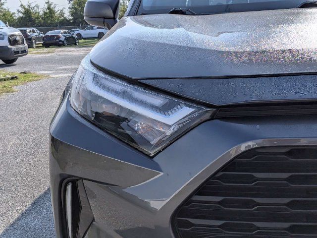 Used 2025 Toyota RAV4 LE AWD/4WD image 9