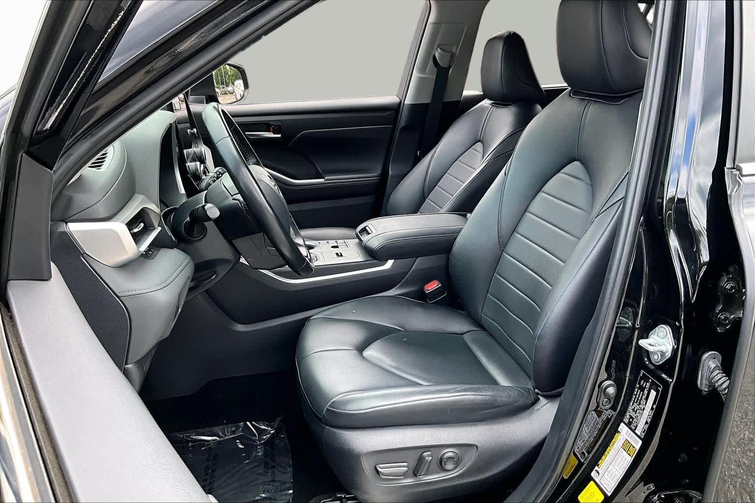 Used 2024 Toyota Highlander XLE FWD image 8
