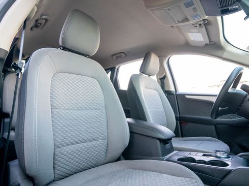 Used 2020 Ford Escape SE image 18