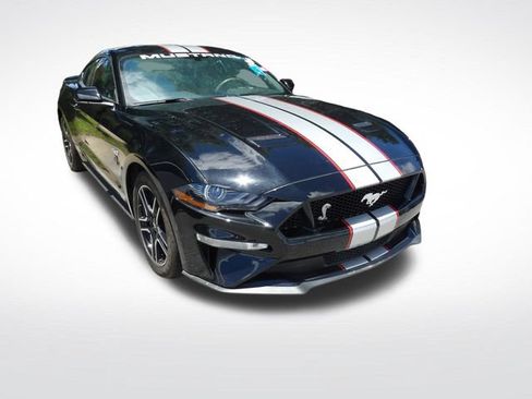 Used 2019 Ford Mustang GT RWD image 3