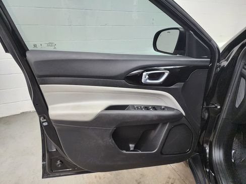 Used 2023 Jeep Compass Limited AWD/4WD image 10
