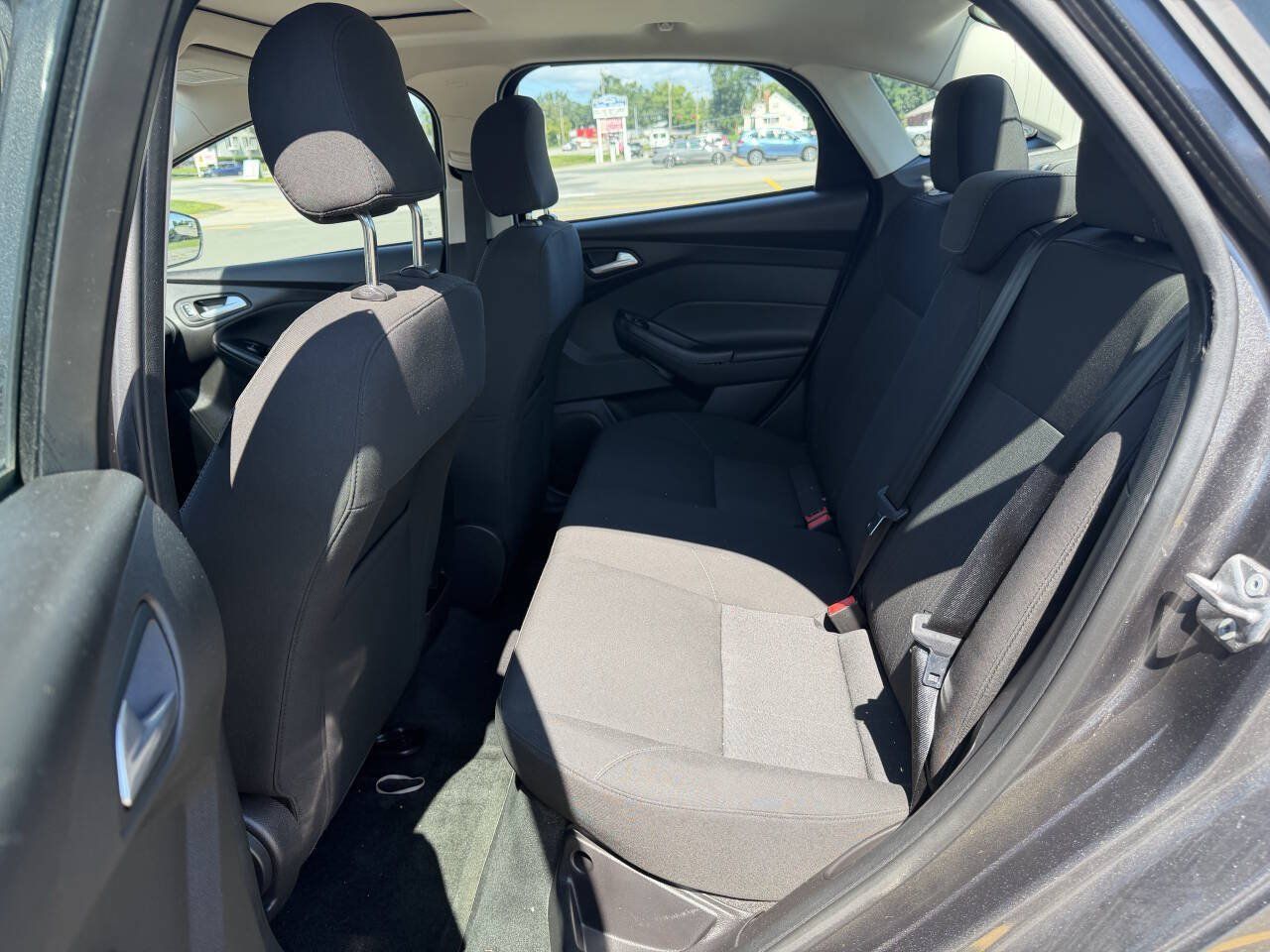 Used 2015 Ford Focus SE FWD image 14