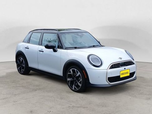 Used 2025 MINI Cooper 4-Door Hardtop image 6