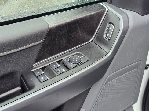 Used 2025 Ford F150 Lightning XLT image 23