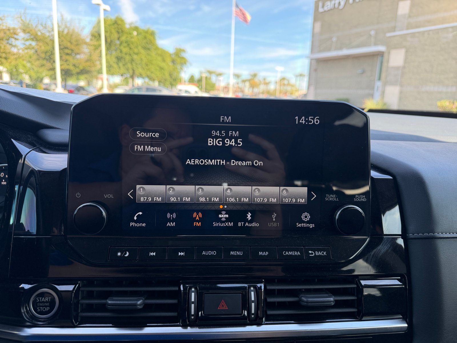 Used 2023 Nissan Pathfinder SL w/ Lighting Package (N92) FWD image 22