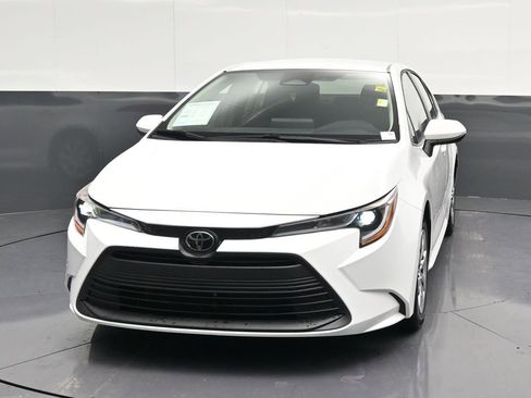 Used 2024 Toyota Corolla LE image 6