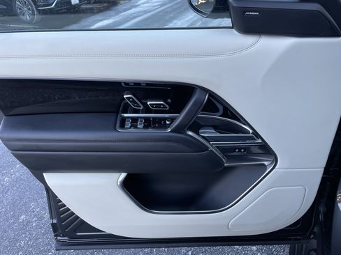 Used 2023 Land Rover Range Rover SE image 12