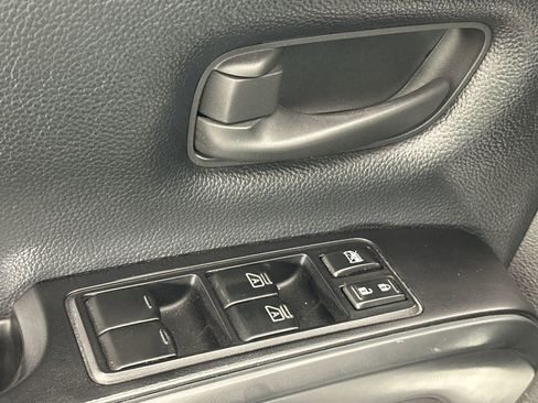 Used 2019 Nissan Titan S image 17