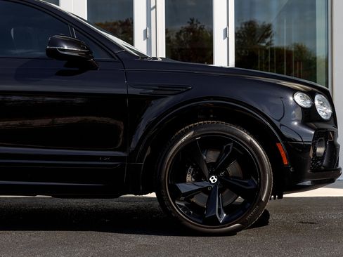Used 2022 Bentley Bentayga image 6