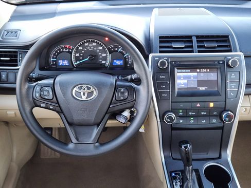 Used 2015 Toyota Camry LE image 34