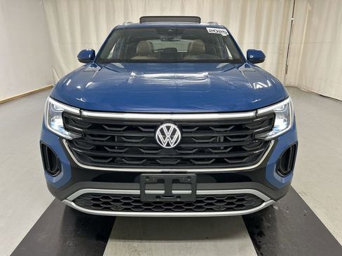 Used 2025 Volkswagen Atlas Cross Sport SE AWD/4WD image 3