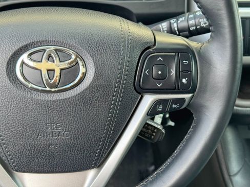 Used 2018 Toyota Highlander Plus AWD/4WD image 20