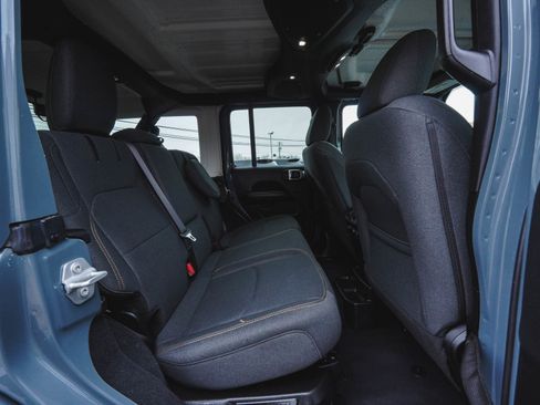 Used 2024 Jeep Wrangler Unlimited Sahara image 33