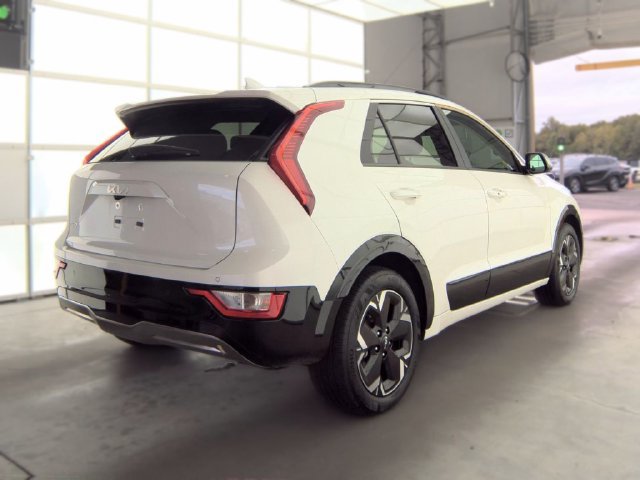 Used 2024 Kia Niro Wind w/ Wind Preserve Package FWD image 4