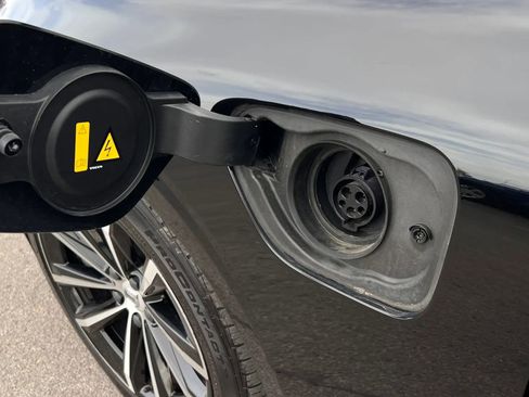 Used 2023 Volvo S60 T8 Plus image 11