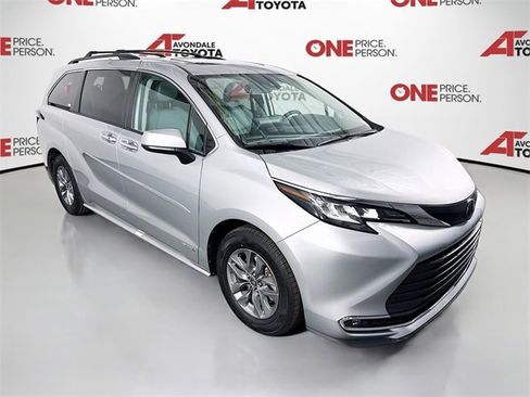Certified 2021 Toyota Sienna XLE image 1