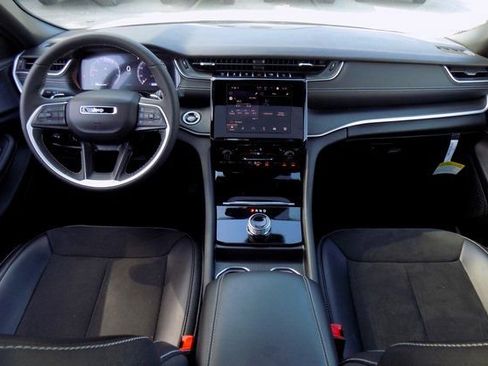 New 2024 Jeep Grand Cherokee L Altitude image 11