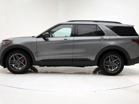 Used 2025 Ford Explorer ST-Line w/ ST-Line Street Pack image 6