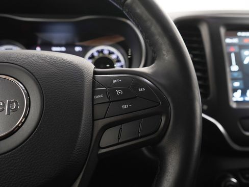 Used 2019 Jeep Cherokee Trailhawk w/ Cold Weather Group AWD/4WD image 26