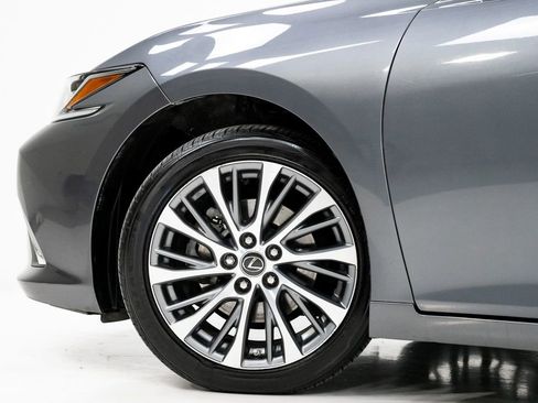 Used 2020 Lexus ES 300h w/ Premium Package image 25