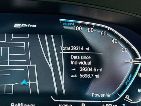 Used 2022 BMW 530e w/ Premium Package image 8