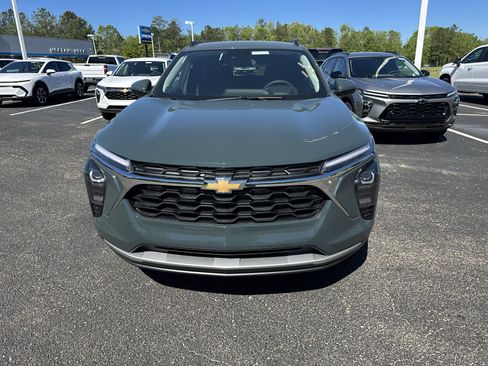 New 2026 Chevrolet Trax LT image 3