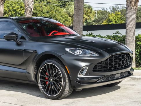 Used 2022 Aston Martin DBX image 11