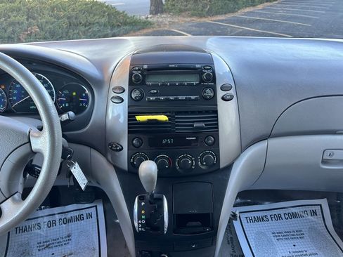 Used 2008 Toyota Sienna LE image 19