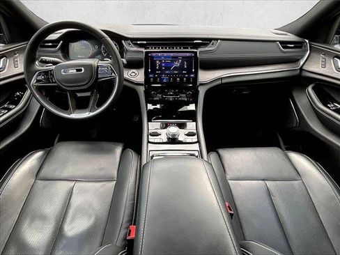 Used 2024 Jeep Grand Cherokee Overland w/ Luxury Tech Group IV AWD/4WD image 16