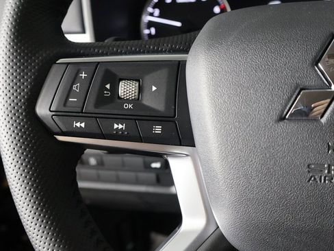 New 2026 Mitsubishi Outlander SE image 39