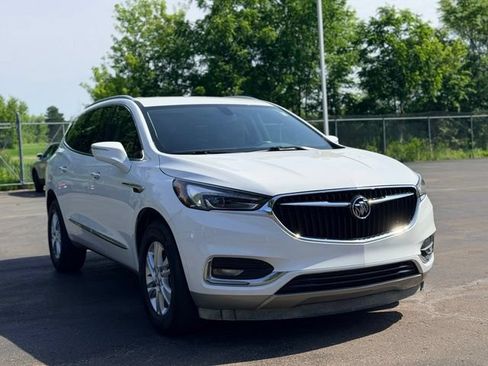 Used 2021 Buick Enclave Essence w/ Sound and Sites Package FWD image 4