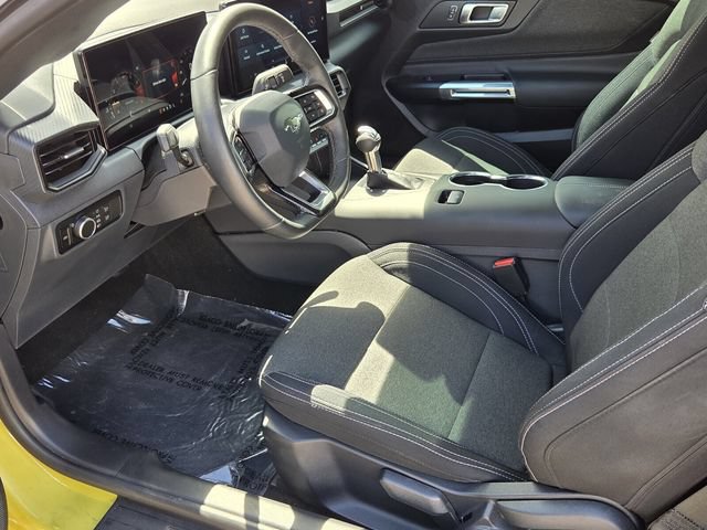 Used 2025 Ford Mustang Coupe RWD image 9