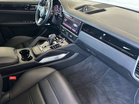 Used 2022 Porsche Cayenne Turbo AWD/4WD image 14