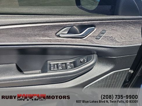 Used 2023 Jeep Grand Cherokee Limited w/ Luxury Tech Group II AWD/4WD image 11